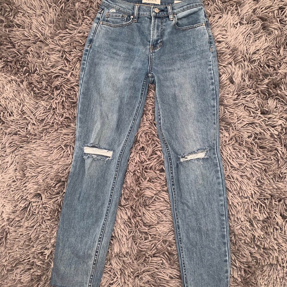 Pacsun “Vintage Icon” ripped mom jeans